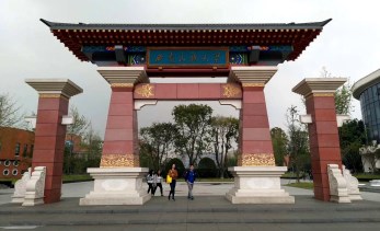 中國經典舞劇《絲路花雨》走進校園——西南民族大學學子領略滿滿敦煌絲路情