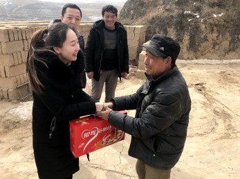 大愛之行，情暖萬家——甘肅省歌舞劇院赴慶陽市環(huán)縣開展春節(jié)前夕精準扶貧慰問活動