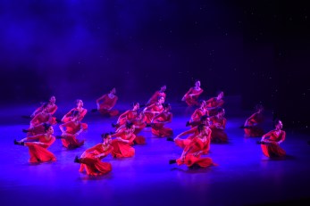 甘肅省歌劇院在小劇場(chǎng)上演舞蹈專場(chǎng)晚會(huì)——《以舞之名》