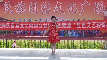 大漠戈壁，他們寫下愛的禮贊——甘肅省歌舞劇院“紅色文藝輕騎兵”河西酒泉惠民演出抒寫感人詩(shī)篇