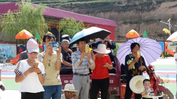 惠民演出再放藝彩　歡聲笑語響徹鄉(xiāng)村——省歌舞劇院隴原“紅色文藝輕騎兵”走進(jìn)隴西鞏昌、福星鎮(zhèn)