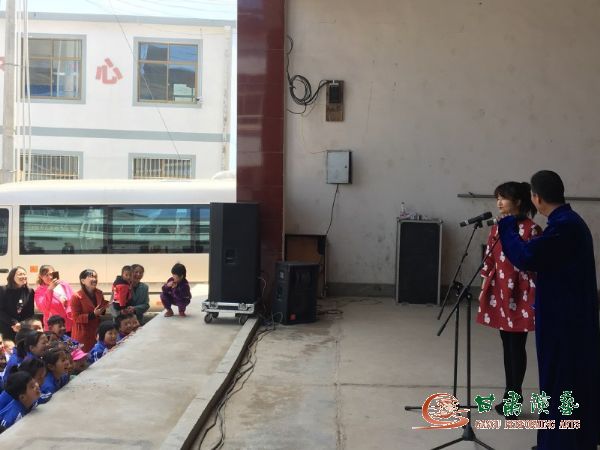 甘肅演藝集團(tuán)2019“我們的中國(guó)夢(mèng)”——文化進(jìn)萬家暨隴原“紅色文藝輕騎兵”省曲藝團(tuán)小分隊(duì)赴會(huì)寧縣惠民演出