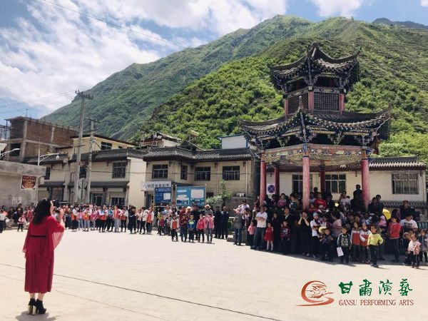 甘肅演藝集團(tuán)2019“我們的中國(guó)夢(mèng)”——文化進(jìn)萬家暨隴原“紅色文藝輕騎兵”省曲藝團(tuán)小分隊(duì)赴隴南市宕昌縣惠民演出