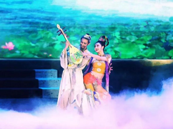 品味經(jīng)典　聆聽(tīng)國(guó)樂(lè)——甘肅演藝集團(tuán)歌舞劇院舞劇《絲路花雨》、民族交響音樂(lè)會(huì)《歲月留聲》完美呈現(xiàn)