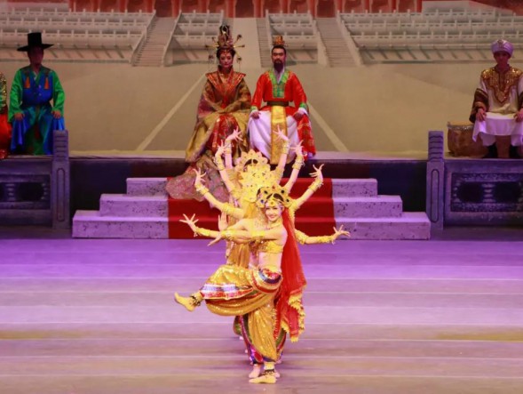 雅樂奏響，花雨繽紛——甘肅演藝集團(tuán)歌舞劇院高雅藝術(shù)進(jìn)校園活動火熱進(jìn)行中